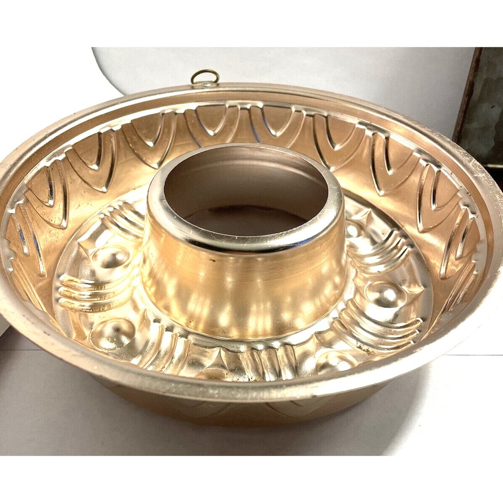Vintage Copper Aluminum Jello Mold Bundt Cake Pan Wall Hanging 8.5" Diameter - Picture 3 of 6